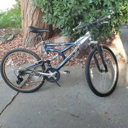 Mongoose mountain bike 1
