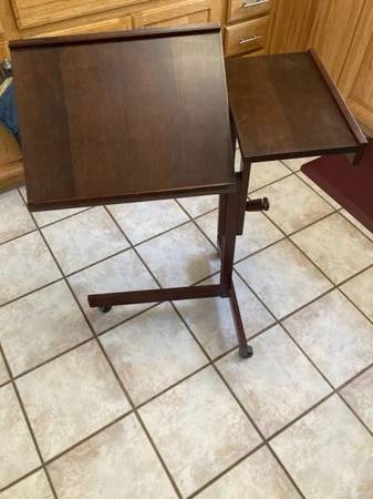 Levenger Cherry adjustabl wooden resding desk 1