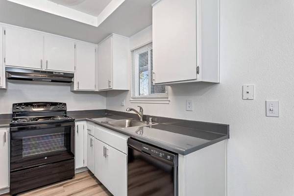 $1,790 / 2br - 816ft2 - ⭐¡Ven a visitarnos en Renew 4247 para tus necesidades de 2 habitaciones! Townhome y Apartamento⭐63844736447745122