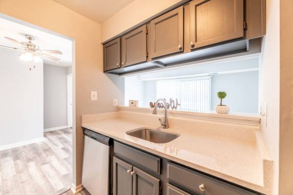 $1,950 / 2br - 956ft2 - 2B/2B, Pagos en línea, Pisos de lujo tipo tablón (13940 Longwood Manor Ct, Woodbridge, VA)63779668108291124