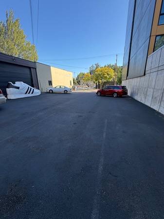 $1,000 / 200ft2 - Espacio para Carrito de Comida en Alquiler, Todos los Servicios Incluidos, Ubicación Segura (SE Portland)63820883239043123