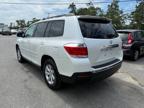 2012 Toyota Highlander SE - $9,900 (The Car Store Cape Cod)63438478372355123