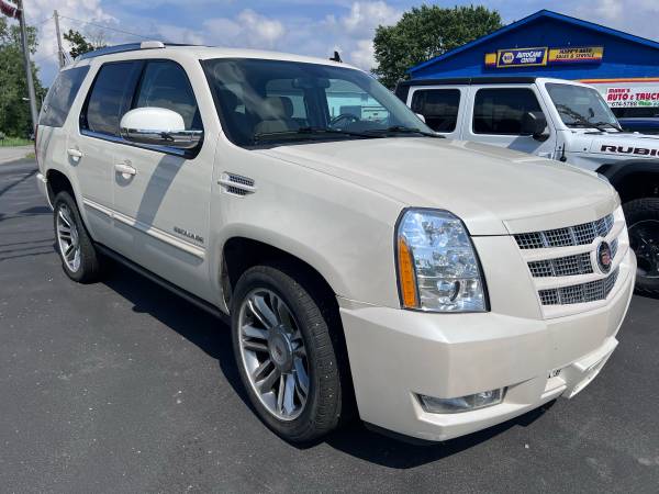 2014 Cadillac Escalade AWD - $18,500 (West Seneca)63483359804419123