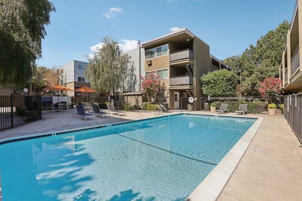 $2,660 / 2br - 800ft2 - Amplio departamento de dos habitaciones - Lavadora y secadora, cochera - ¡Llámenos hoy! (walnut creek)63813587890561120