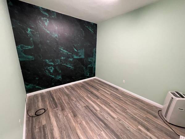 $1,350 / 400ft2 - 400 SF Office | $1,350/Month - Van Nuys (Van Nuys)63701092515201121