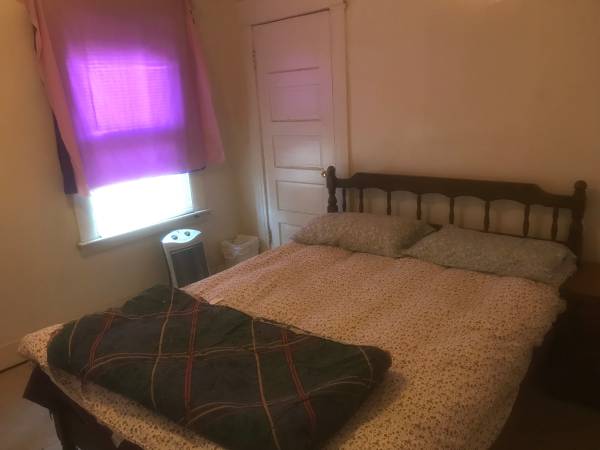 $1,800 / 2br - 1200ft2 - 3Br Apt Close Enough To Downtown (Elm St)64010164111618123