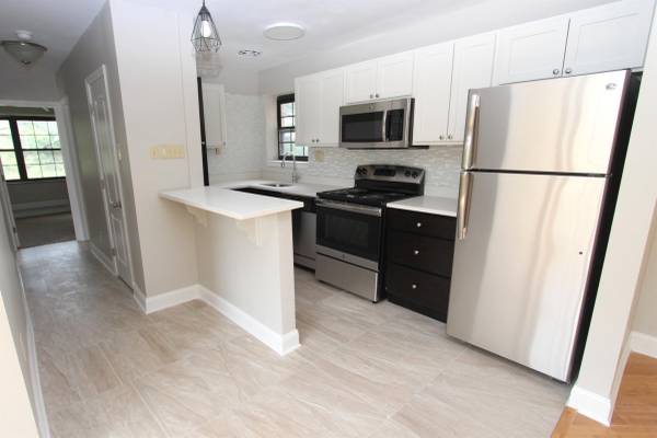 $1,799 / 2br - ✨ Shadyside 📍 Renovated 2BR/1BA at The Bentley on Fifth Ave! (Shadyside, Pittsburgh)64013533036930122