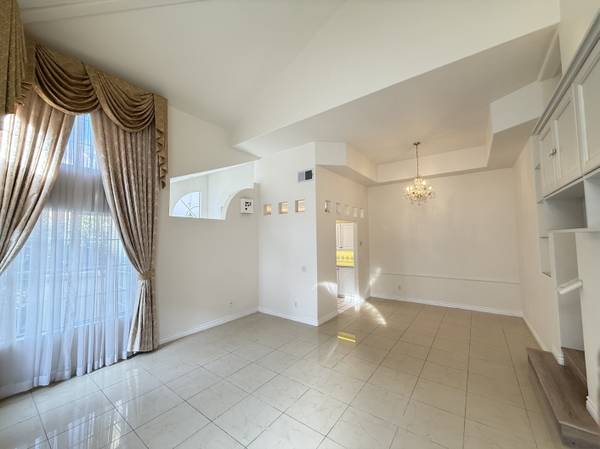 $4,450 / 3br - 1564ft2 - Welcome to Crest at Del Mar! Gorgeous end unit in premium location awa (San Diego, carmel valley, sorrento la jolla del mar)64037218273155123