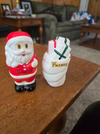 Vintage santa claus and his packages salt and pepper shakers 1