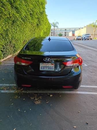 Hyundai Elantra GLS 4puertas sedán 2011 (1.8L 4cil 6A)
Kilometraje: 82300 - $6,300 (Northridge)63624607833219124
