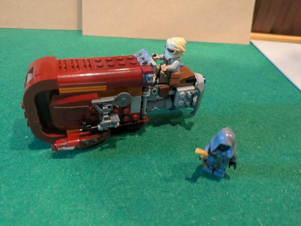 Lego Star Wars 75099 - Rey's Speeder 1
