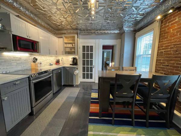 $1,400 / 1br - 876ft2 - Amoskeag Housing District. This one bedroom plus office (Manchester)63656228220803124