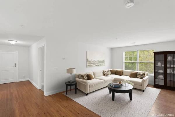 $2,310 / 1br - 1103ft2 - On-Site Management, Clubhouse, Patio/Balcony (95 Filley St, Bloomfield, CT)63989073479554121