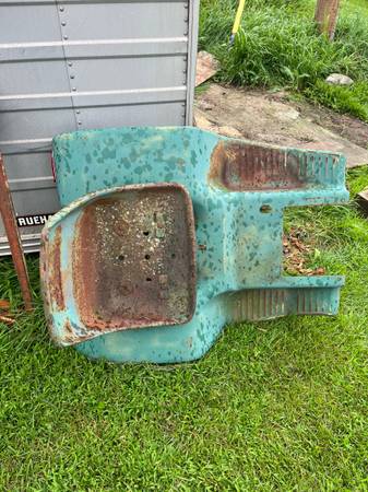 John Deere 140 Seat Deck 1