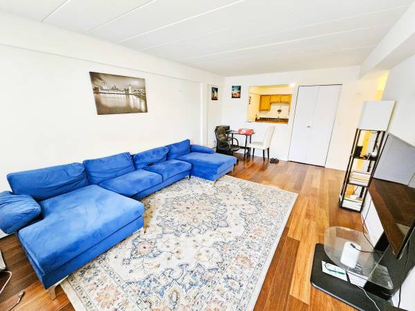 $1,295 / 1br - 875ft2 - JUMBO 1 Bed -Eat-in Kitchen-1 Prkg Space-U ONLY PAY ELEC! (Rogers Park (Sheridan/Farwell))63898731461378121