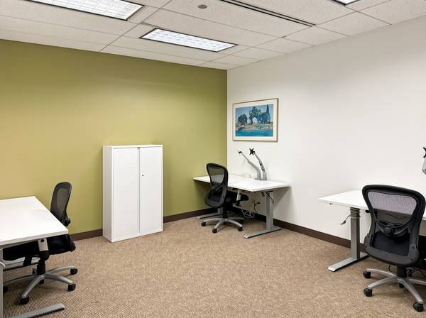 $1,459 All-Inclusive Office Space for 4 AVAILABLE NOW! (Chicago)64041644078338122