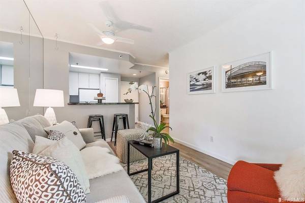 $50 / 1br - 580ft2 - facing condo offers tranquil outlooks (San Francisco, CA)63946668666371121