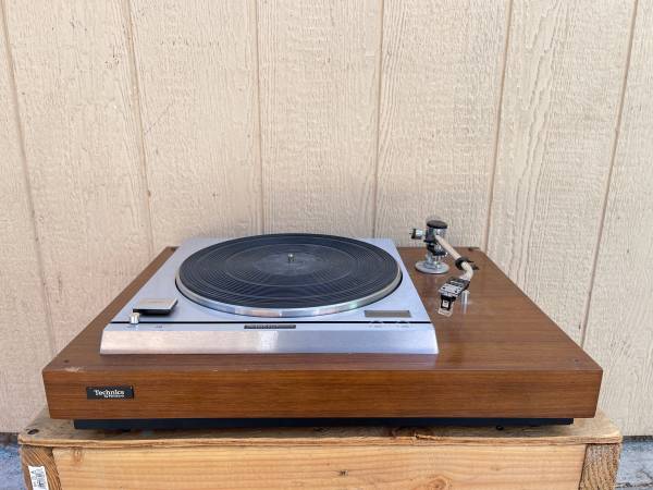 Technics SP-10 Turntable w/ SH-10B1 Plinth 1