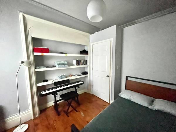 $1,100 / 5br - Lease Takeover in Charming Greenpoint Apartment (Greenpoint)64033635339395121