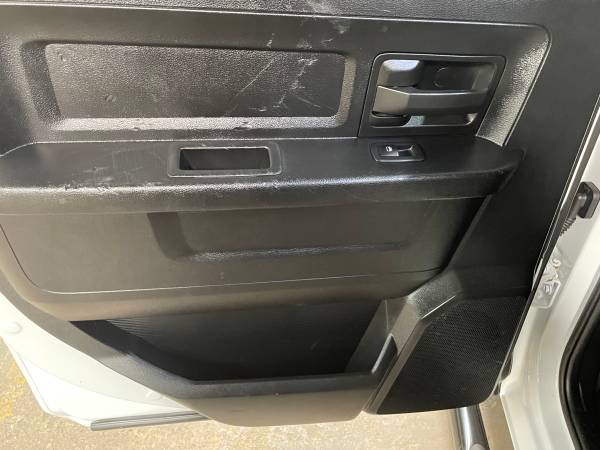 2024 RAM 3500 4000 LB - Photo 14