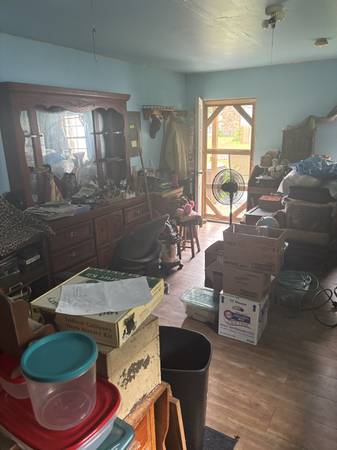 $750.00 / 1br - 360ft2 - Studio cabin, open concept small & cozy. NEEDS CLEARING BEFORE RENTING63793453423491124