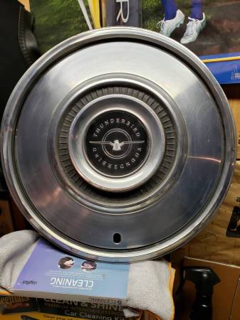 1972 Ford Thunderbird Oem Hub Cap 1