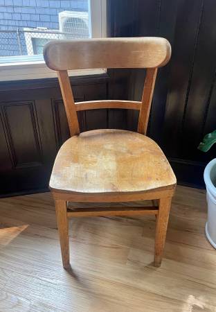 Antique solid wood chair - $55 (DITMAS/MIDWOOD/FLATBUSH)63471463623043123