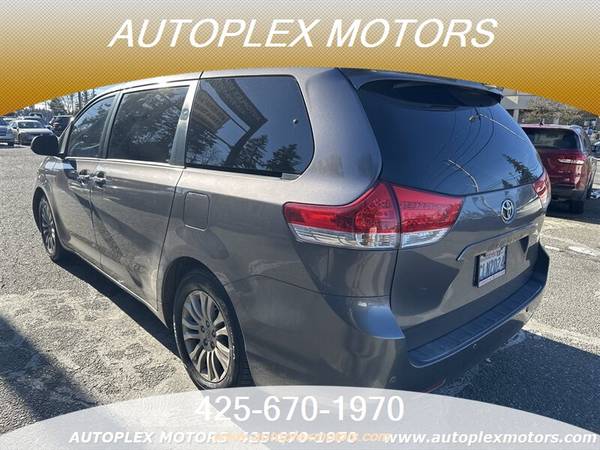 2011 TOYOTA SIENNA XLE 8-PASAJEROS - $8,99563624449575169124