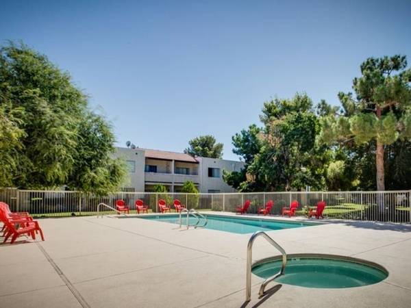 $1,200 / 2br - 971ft2 - Acceso a la autopista, 2 habitaciones, Las Vegas NV (5055 E. Charleston Blvd., Las Vegas, NV)63859501558531124
