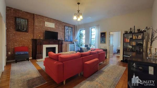 $3950.00 / 1br - W 88 St & W End Av Massive Sunny 1 Bed Apt Original Charmimg Details (Upper West Side)63854480751105122
