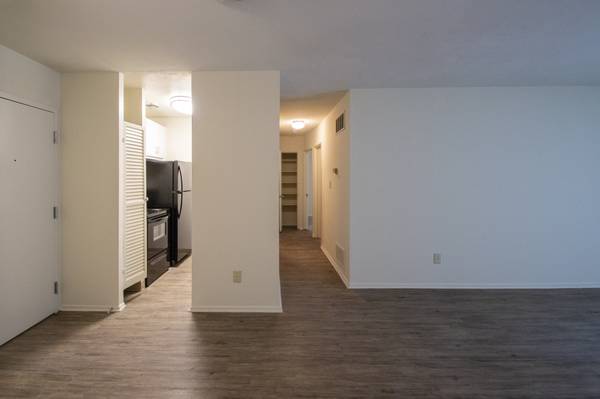 $1,220 / 1br - 849ft² - Your next home is waiting. Cozy, spacious, and convenient at Park Lane (North Central)63172844096899123