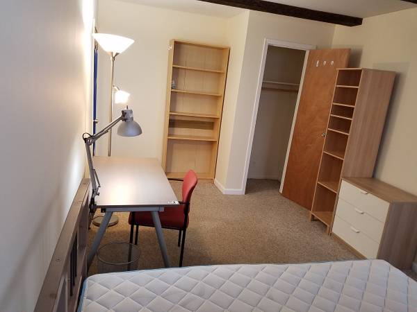 $960 / 4br - 120ft2 - Large room for rent. New Renovated (Ridgewood)63930273929730122