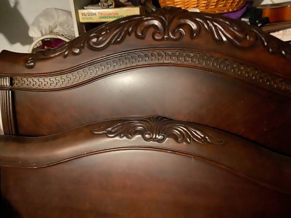Queen Sleigh Bed 1