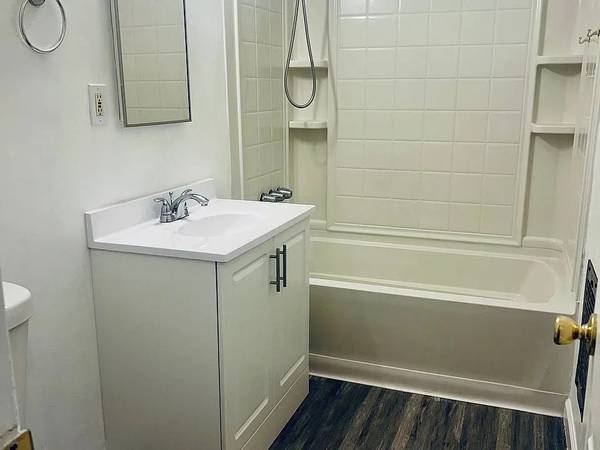 $780 / 1br - $780 / 1br - Light-Filled 1-Bedroom Retreat – Pet Friendly (Miami)64049454549121123