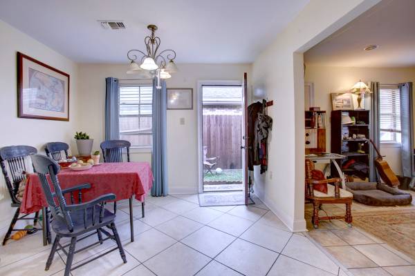 $850 / 2br - private room (Lakeview)63988200270082120
