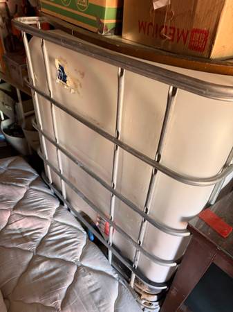 Water storage container 1