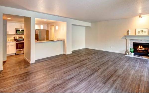 $2,655 / 2hab - 1250ft2 - Imperdible, piscina al aire libre y dos spas de hidromasaje, armario empotrado (centro de la ciudad de Bellevue)63850641741825123