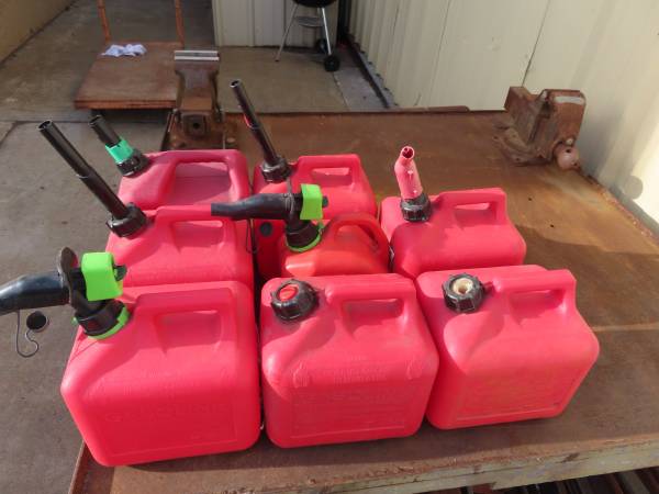 7ea 2 Gallon Plastic Containers 1