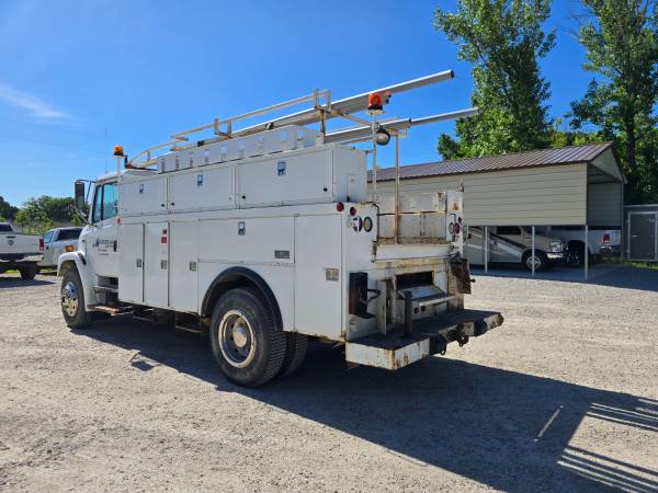 2001 Freightliner FL70 - Photo 10