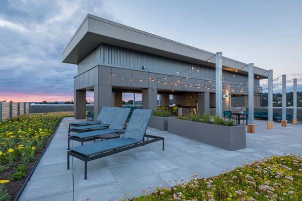 $2,215 / 2br - 914ft2 - Off Street Parking, Controlled Access, Parcel Pending Package Handling (443 Ramsay Way Kent, WA 98032)63874307036033121