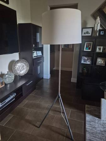 Floor Lamp 1