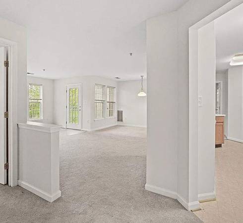 $975 / 150ft2 - Master bedroom, private bath, beautiful views, partially furnished (Frederick)64054762848643124