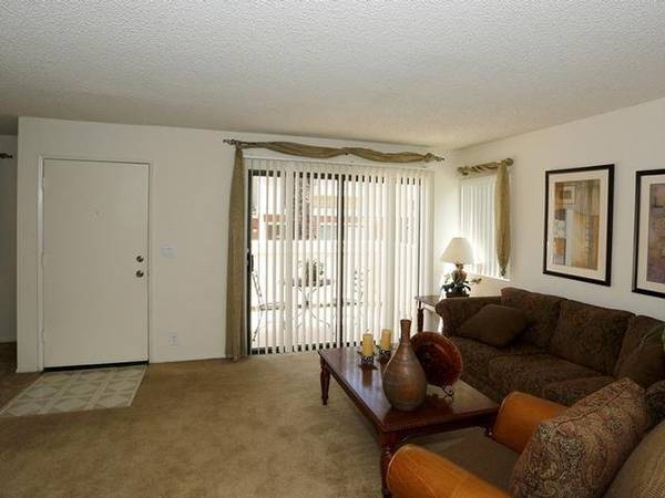 $2,295 / 2br - 875ft2 - Open Floorplans, Great Neighborhood, Playground, Balcony64028083143809121