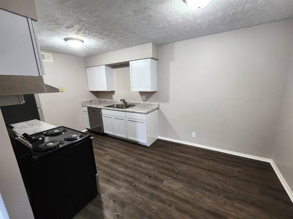 $1,100 / 2br - 1026ft2 - Próximamente - Apartamento de 2 habitaciones con piscina, lavandería en el edificio, admitido mascotas (10905 North Mill Court, Omaha, NE)63681677882625122