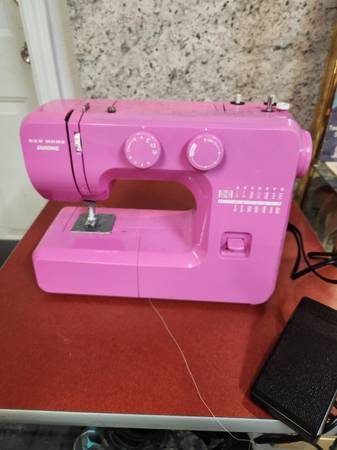 JANOME SEWING MACHINE 1