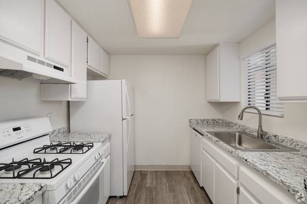 $2,219 / 2hab - 925ft2 - Apartamento extra grande de 2 habitaciones en el este - Medio mes gratis MI 9/10/25 (El Cajon)63663836875907120