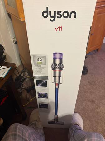 DYSON V11 vacuum 1