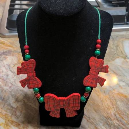 Bow Necklace Christmas Holiday - $20 (los gatos)63470792996867121