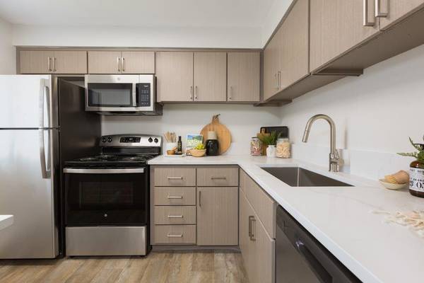 $1,514 / 3br - 1192ft2 - Pets Welcome, Upgrades Everywhere, Designer Finishes, Tour Today (North Phoenix)64024998085122120