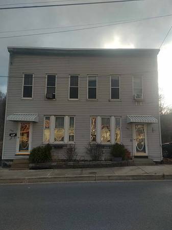 $1100.00 / 3br - Duplex with a back deck | 3 bed 1 bath - $1100  **COMING SOON!**63896037034243120